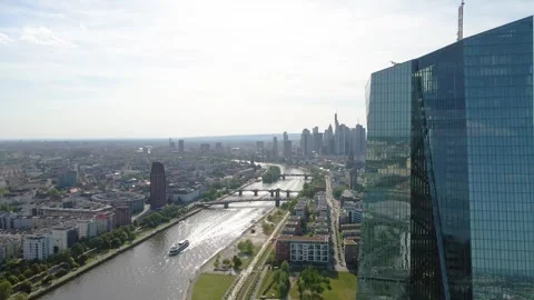 Slow lateral ECB close up with skyline reveal Stock Footage 331874619