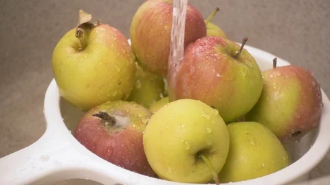 Slow mo apples in a colander under water Stock Footage 85641795