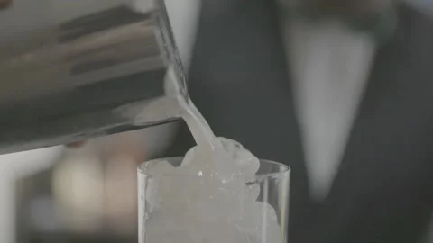 Slow Mo drink pour 스톡 동영상 163443290