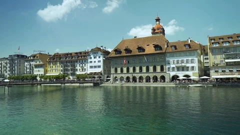 Slow mo panning hd video of the Luzern bridge in Switzerland Stockbeeldmateriaal 113677131