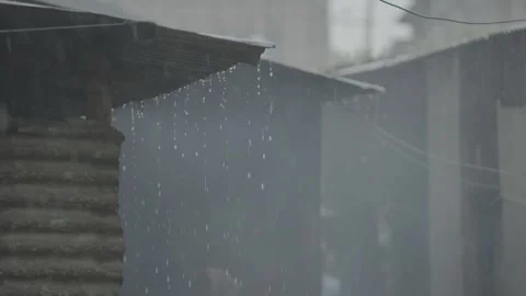 Slow mo of rain falling from rooftop Video stock 244468725