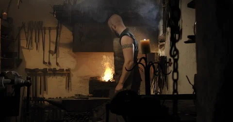 Slow Mo Sparks Fly As Blacksmith Works 库存影片 112894529