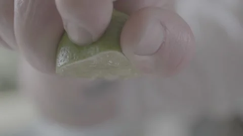 Slow Mo squeezing lime 스톡 동영상 163442574