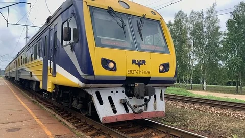 Slow Mo Train at the train station in Latvia, Europe Vidéo 116897055