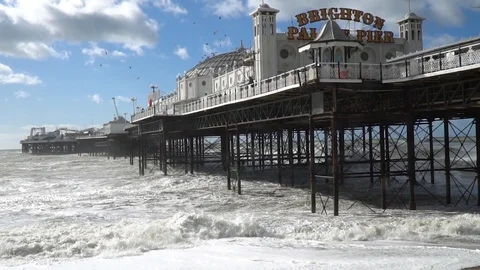 Slow mo waves brighton pier Stock Footage 105113708