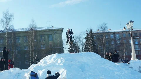 Slow motion 100 fps mountain bike winter dirt jumping and falling to snow Stock Footage 2647560