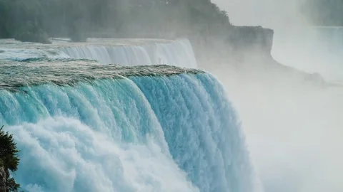 Slow motion 180 fps video: The amazing Niagara Falls, the water of a beautiful Stock Footage 81943076