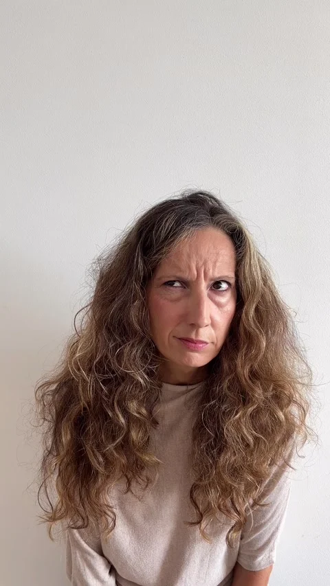 Slow motion of 45 year old white woman showing distrust gesture 스톡 동영상 338169952