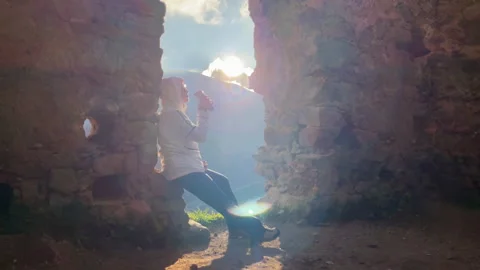 Slow motion 4K video shot of warm clothed tourist woman drinking a hot during fr Stock-Footage 224718033