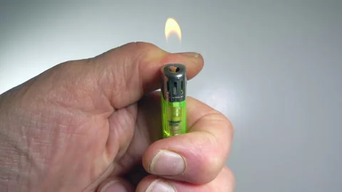 Slow motion - Activating a hand lighter. Video stock 131143925