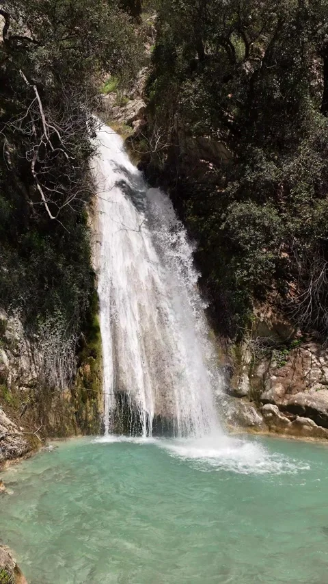 Slow-Motion Aerial vertical View of Neda Waterfall and Emerald Pool Vídeo Stock 304116860