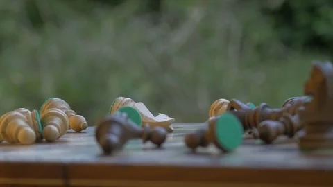 Slow motion Angry hitting the chessboard. Chess pieces are flying in the air Stock-Footage 118748392