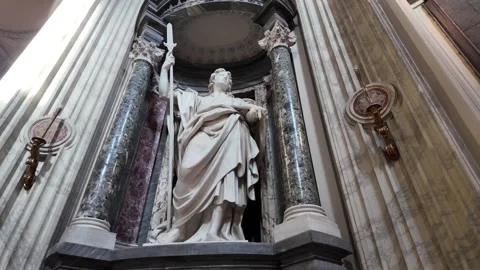 Slow Motion Of Apostle Saint Jude Thaddeus Statue In Lateran Basilica Vídeo Stock 330122078