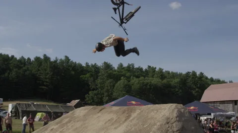 Slow motion back flip crash on mountain bike - dirt jumping Stock Footage 64696654
