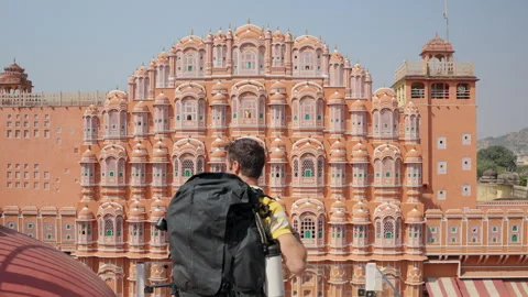Slow Motion Backpacker Rooftop Hawa Mahal, Jaipur Pink City View, Cinematic 스톡 동영상 330256600
