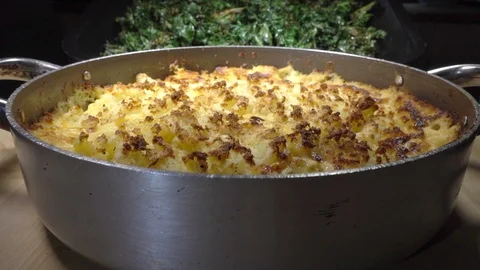 Slow motion – Baked fish pie in a pan. Vidéo 108228633