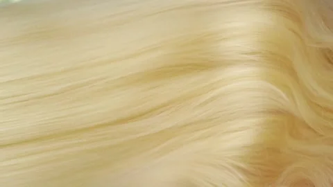 Slow motion of beautiful long smooth straight blond hair extension texture Stockbeeldmateriaal 134457380