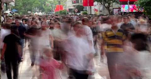 Slow motion blur view of crowd at Nanjing Road in Golden Week Vídeos de archivo 327648368