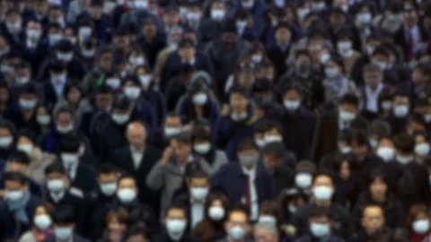 Slow motion Blurred of crowd people wearing surgical mask walking in subway.-Dan Vídeos de archivo 126722040
