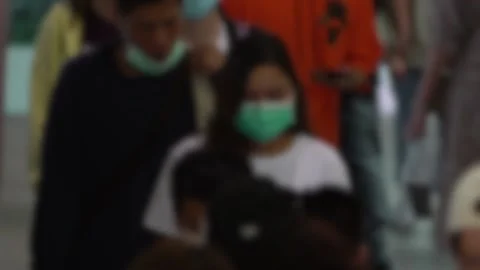 Slow motion blurred defocused view of people wearing mask against infectious-Dan Stock Footage 137901928
