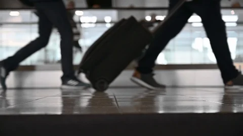 Slow motion of  blurred passengers walking on airport  Vídeo Stock 126006860