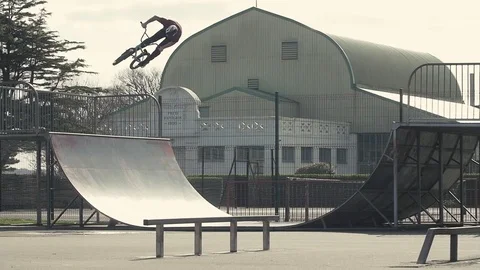 Slow Motion of BMX Rider doing tricks on metal half pipe Stock-Footage 82867801