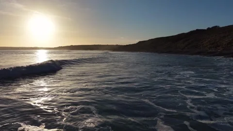 Slow Motion Breaking Ocean Wave Near Coastline at Sunset in 4K Vidéo 332944610