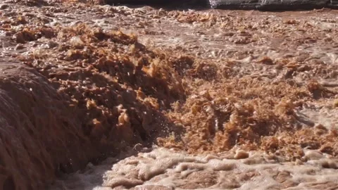 Slow motion of brown muddy river after storm heavy rain, wild water current 스톡 동영상 142586491