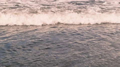 Slow motion of bubbling foaming ocean waves off the coast of the island of Bali  Vídeos de archivo 193954140