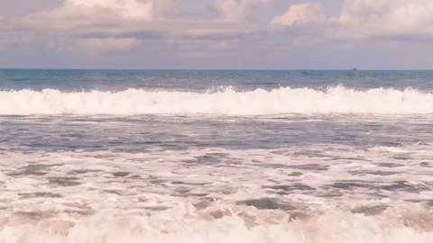 Slow motion of bubbling foaming ocean waves off the coast of the island of Bali  Video stock 194103061
