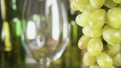 Slow motion bunch of grapes in the foreground and pour the wine into the glass Stock-Footage 94079103
