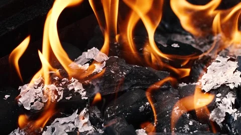 Slow motion burning fire flame, closeup night bonfire, fireplace, campfire, bbq Video stock 246026764