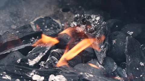 Slow motion burning fire flame, closeup night bonfire, fireplace, campfire, bbq Video stock 246575574