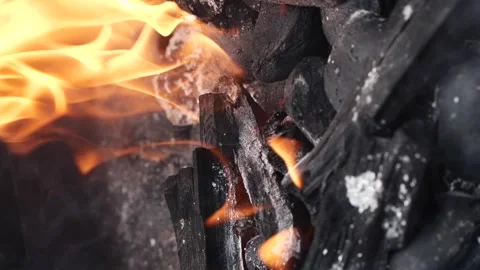Slow motion burning fire flame, closeup night bonfire, fireplace, campfire, bbq Video stock 257170176