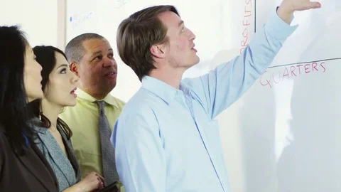 Slow motion businessman using graph with coworkers Stock-Footage 80227324