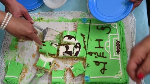 Slow motion of cake cutting and distributing, sharing concept Vídeo Stock 172366882