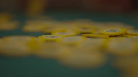Slow motion camera over poker chips, shallow DOF Vidéo 334037051