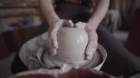 Slow motion. Ceramics studio. Potter at work Vídeo Stock 143377028