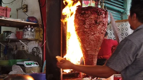 Slow motion of chef carving al pastor onto a slice of bread in Mexico. Stock Footage 104925186