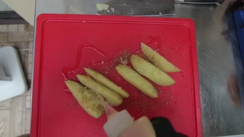 Slow motion of Chef Cooking in the Kitchen, Restaurant wok fire cooking Close up 库存影片 142875410