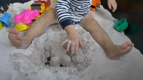 Slow motion, child playing sand in playground Video stock 95011990