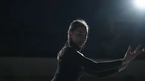 Slow motion: Cinematic shot of young female artistic figure skater is performing Vídeo Stock 155271122