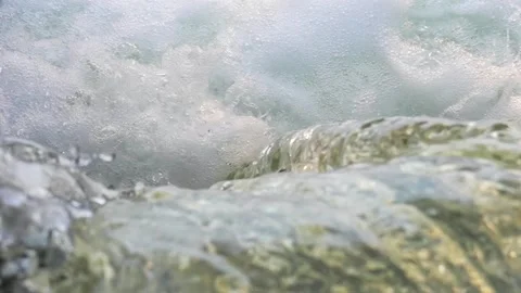 Slow motion of clear river stream.  Vidéo 274489714