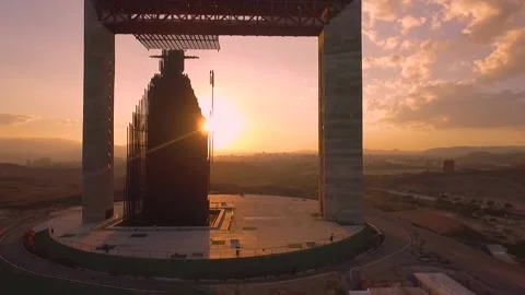 Slow motion clip of a drone flying through 'Manto de María' monument, Vidéo 144542005