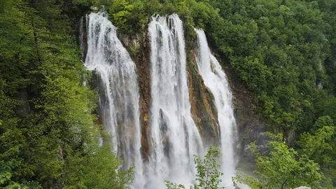 Slow motion clip of a section of the large waterfall at plitvice on a misty day Stock Footage 122914113