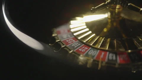Slow motion close-up ball stopping on double zero Vidéo 335699847