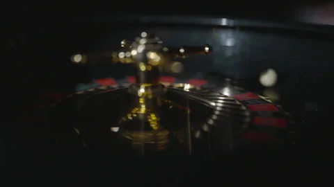Slow motion close-up blur wheel, sharp numbers, ball circling 库存影片 335700107