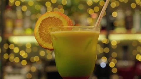 Slow-motion Close Up of Cocktail Drink At a Bar Vídeos de archivo 282520565