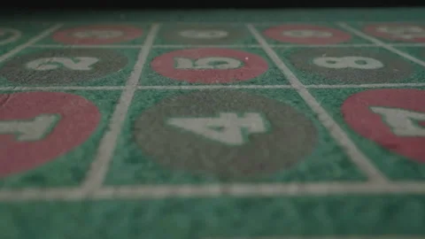 Slow motion close-up gaming table on line 456 Vídeos de archivo 335700164