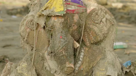 Slow Motion Close Up of Ganesha Statue, Hindu Deity Tribute on Agra Riverbank, 스톡 동영상 329748081